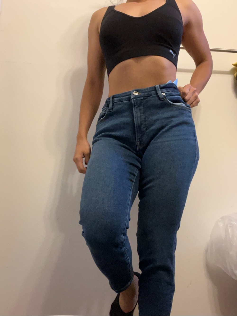 AG26 Good American Jeans